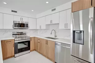 7135 Collins Ave, Miami Beach, FL 33141 - Photo 14