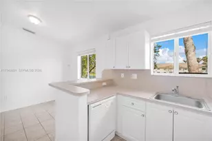1261 SE 28th Ct, Homestead, FL 33035 - Photo 8