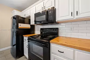 11875 SW 12th Pl, Davie, FL 33325 - Photo 12