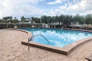 2000 NE 135th St, North Miami, FL 33181 - Photo 14