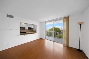 137 Golden Isles Dr, Hallandale Beach, FL 33009 - Photo 4