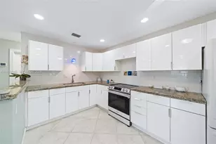 208 NE 4th St, Hallandale Beach, FL 33009 - Photo 10