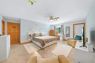 208 NE 4th St, Hallandale Beach, FL 33009 - Photo 32