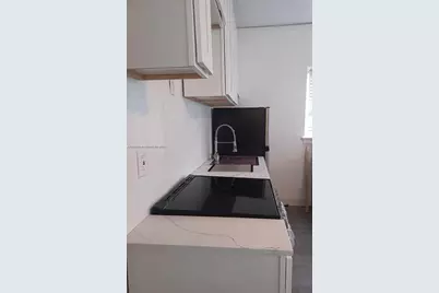 2822 Pine Tree Dr #4A, Miami Beach, FL 33140 - Photo 2