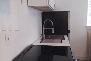 2822 Pine Tree Dr, Miami Beach, FL 33140 - Photo 2