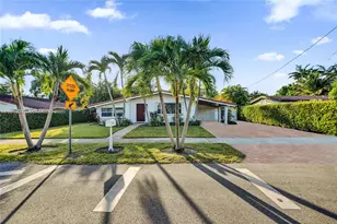 21120 NE 24th Ct, Miami, FL 33180 - Photo 2
