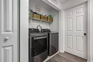 6038 SW 19th Pl, North Lauderdale, FL 33068 - Photo 24