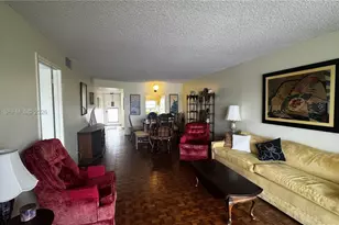 9423 S Hollybrook Lake Dr, Pembroke Pines, FL 33025 - Photo 4