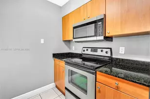 2881 N Oakland Forest Dr, Oakland Park, FL 33309 - Photo 2