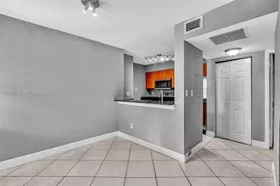 2881 N Oakland Forest Dr #113, Oakland Park, FL 33309 - Photo 8