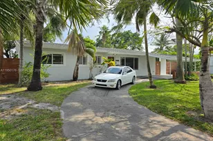 10330 SW 53rd St, Miami, FL 33165 - Photo 2