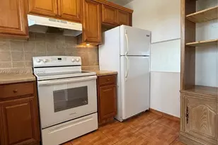 8135 Sunrise Lakes Blvd, Sunrise, FL 33322 - Photo 4