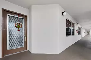 1000 SW 125th Ave, Pembroke Pines, FL 33027 - Photo 4