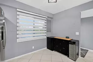 13100 SW 11th Ct, Pembroke Pines, FL 33027 - Photo 12