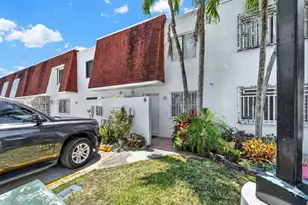 10810 NW 7th St, Miami, FL 33172 - Photo 18