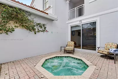 1140 Canella Ln, Hollywood, FL 33019 - Photo 2