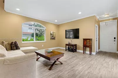 1140 Canella Ln, Hollywood, FL 33019 - Photo 6