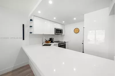 345 Ocean Dr #610, Miami Beach, FL 33139 - Photo 6