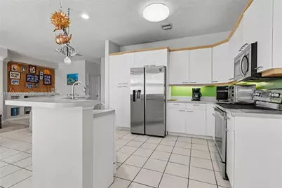 15842 NW 10th St, Pembroke Pines, FL 33028 - Photo 16