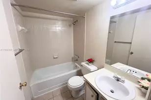 350 W Palm Cir W, Pembroke Pines, FL 33025 - Photo 4