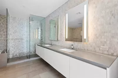 68 SE 6th St #3703, Miami, FL 33131 - Photo 2