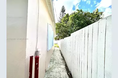 525 NW 15th Ter, Fort Lauderdale, FL 33311 - Photo 18