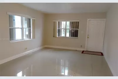 525 NW 15th Ter, Fort Lauderdale, FL 33311 - Photo 2