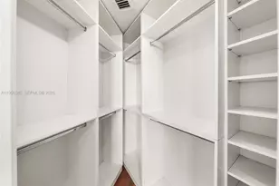 500 Brickell Ave, Miami, FL 33131 - Photo 22