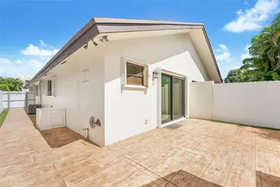 1634 SW 19th Ter #1634, Miami, FL 33145 - Photo 14