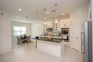 11824 SW 13th Ct, Pembroke Pines, FL 33025 - Photo 12