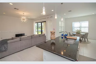 11824 SW 13th Ct, Pembroke Pines, FL 33025 - Photo 12