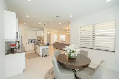 11824 SW 13th Ct, Pembroke Pines, FL 33025 - Photo 2