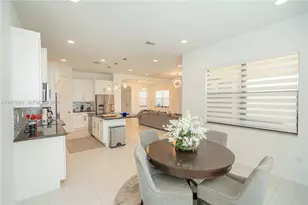 11824 SW 13th Ct, Pembroke Pines, FL 33025 - Photo 2