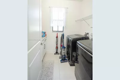 11824 SW 13th Ct, Pembroke Pines, FL 33025 - Photo 36
