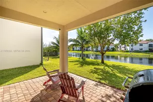 11824 SW 13th Ct, Pembroke Pines, FL 33025 - Photo 4