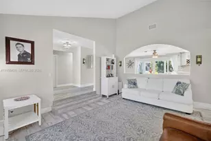 9090 NW 11th Ct, Plantation, FL 33322 - Photo 8