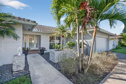 9090 NW 11th Ct, Plantation, FL 33322 - Photo 4