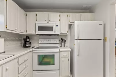 2200 Diana Dr #316, Hallandale Beach, FL 33009 - Photo 18