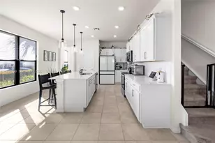 2121 S Appleton Cir S, Oakland Park, FL 33309 - Photo 8