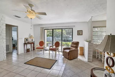 160 NW 34th St, Oakland Park, FL 33309 - Photo 6