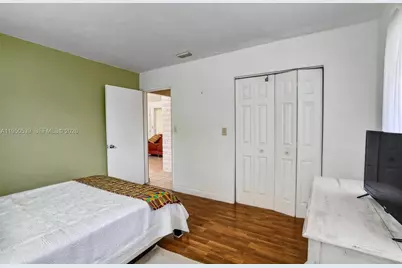 160 NW 34th St, Oakland Park, FL 33309 - Photo 18