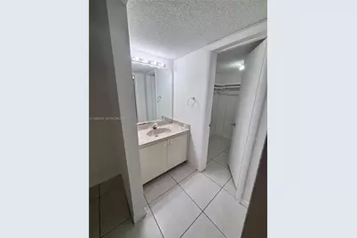 430 Commodore Dr #104, Plantation, FL 33325 - Photo 6