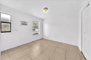 365 NW 8th St, Miami, FL 33136 - Photo 12