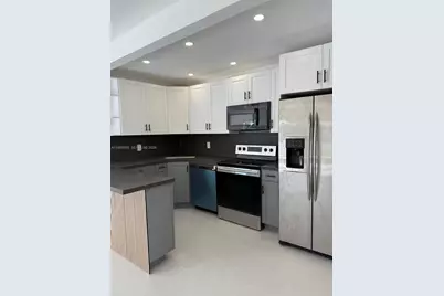 1054-1058 SW 2nd St #1056, Hallandale Beach, FL 33009 - Photo 4