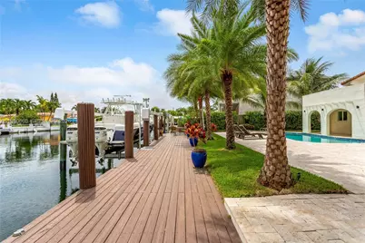 12515 Palm Rd, North Miami, FL 33181 - Photo 2