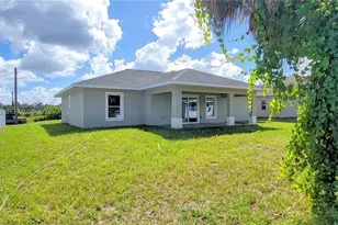 8038 Sunrise Cir, Labelle, FL 33935 - Photo 2