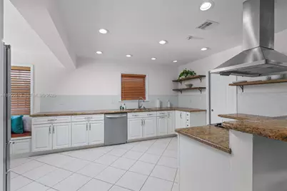 3627 NE 19th Ave, Oakland Park, FL 33308 - Photo 10