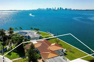 7500 W Treasure Dr, North Bay Village, FL 33141 - Photo 4