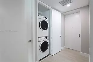500 Brickell Ave, Miami, FL 33131 - Photo 10