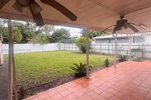 365 W 13th St, Hialeah, FL 33010 - Photo 12